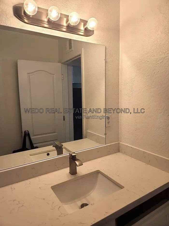 1812 N 26th Pl #1 - Photo 3 of 18