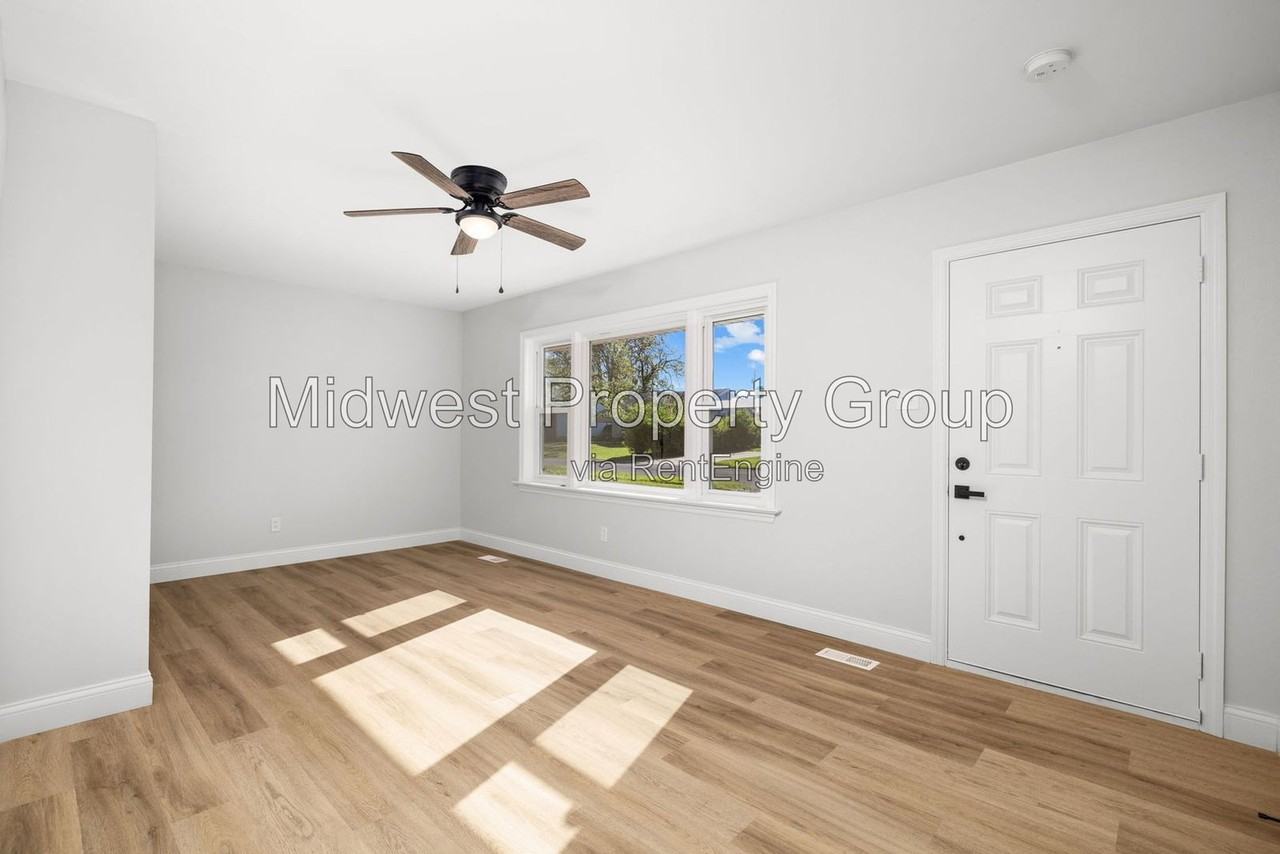 1410 Saint Bernadette Ln - Photo 3 of 27
