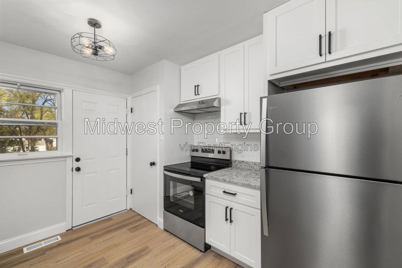 1410 Saint Bernadette Ln - Photo 4 of 27