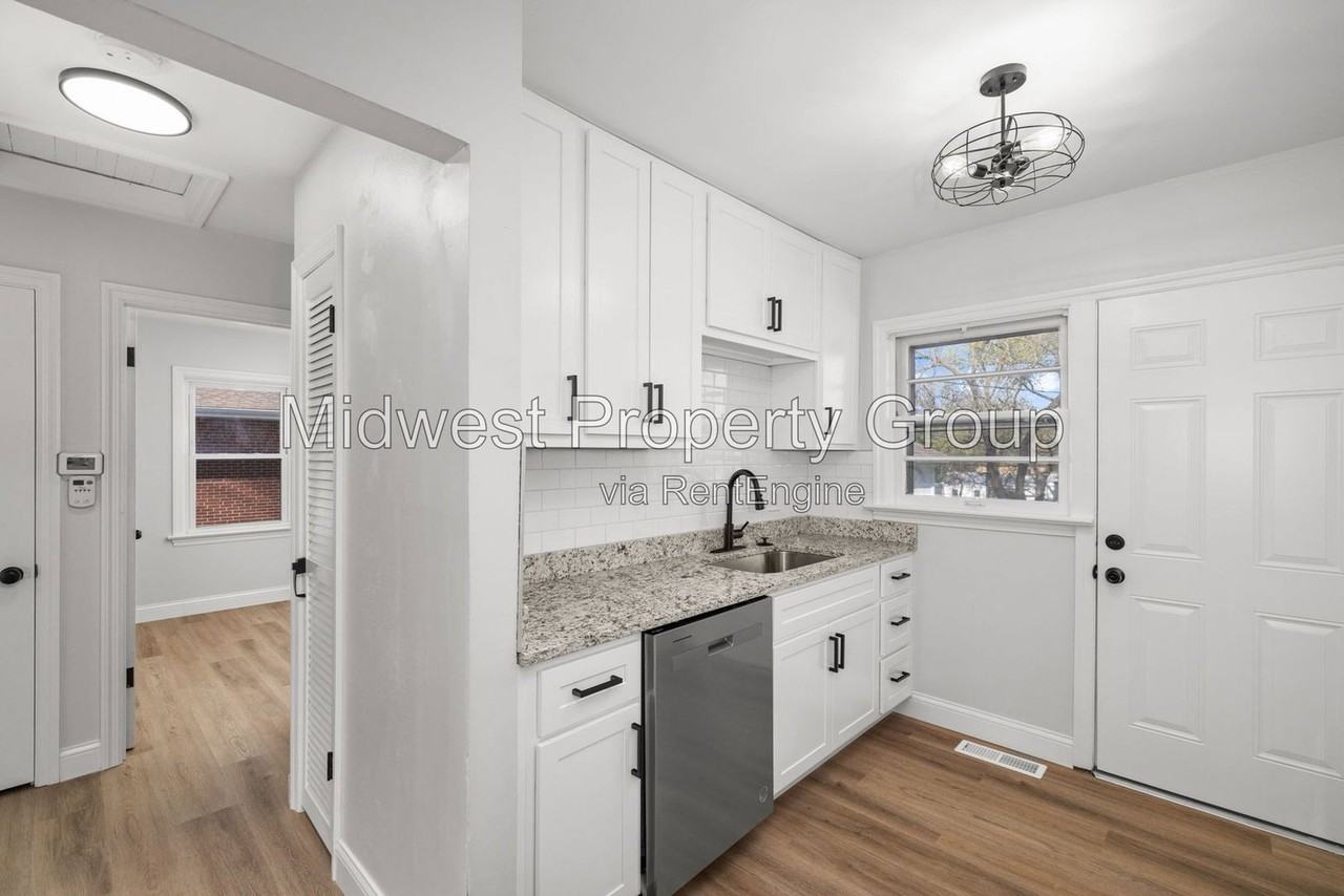 1410 Saint Bernadette Ln - Photo 6 of 27