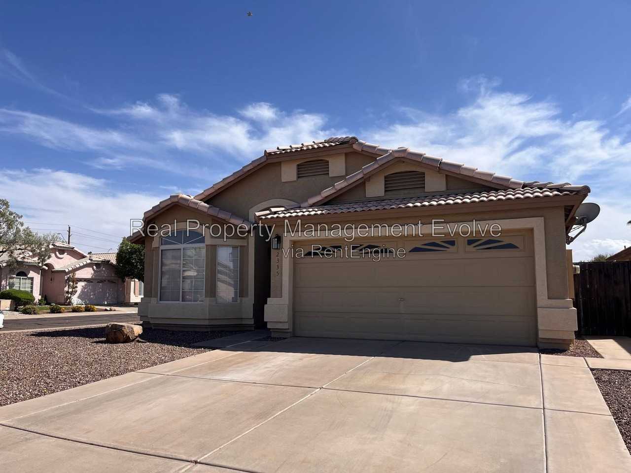 2335 E Aire Libre Ave - Photo 2 of 18