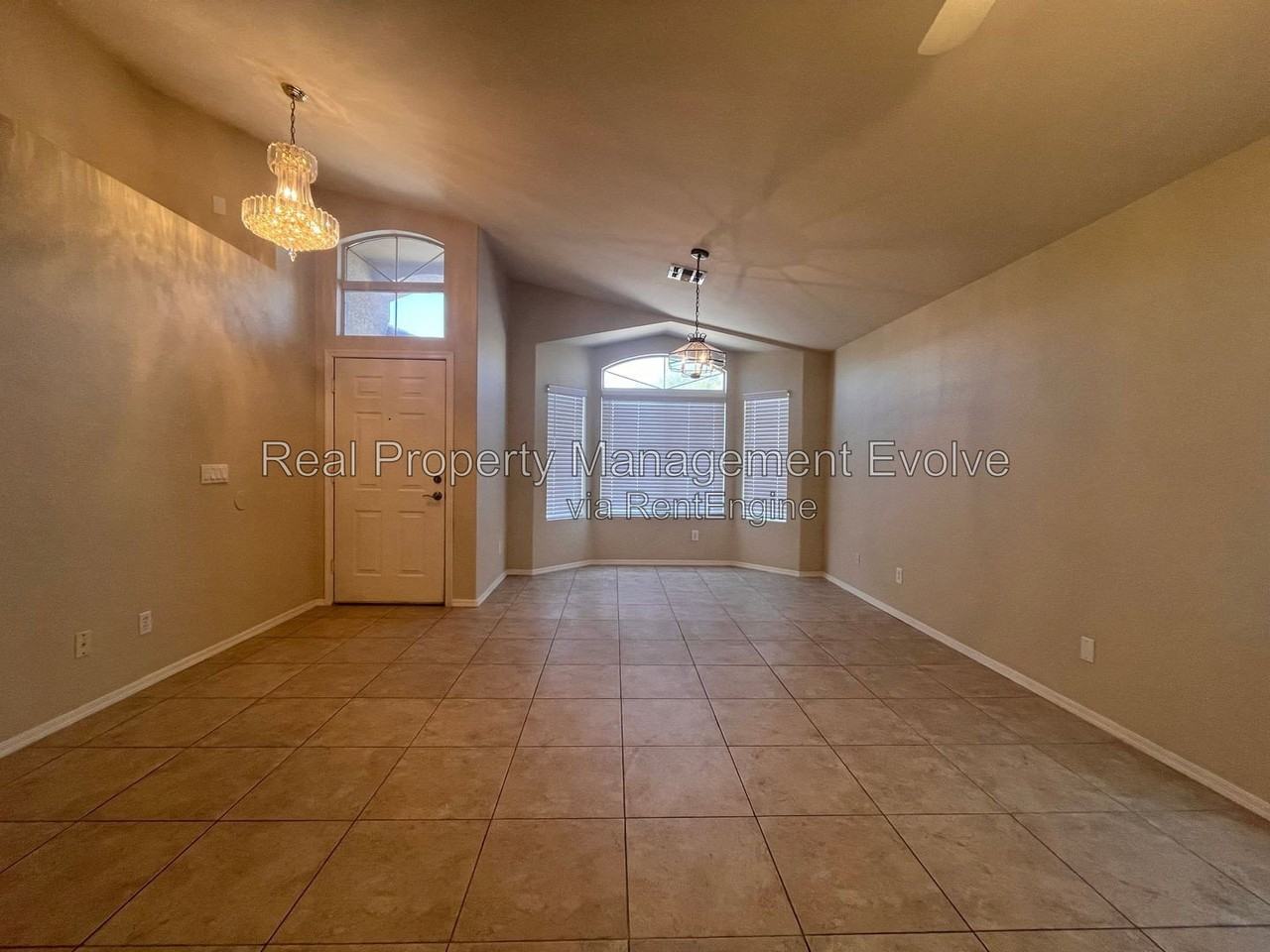 2335 E Aire Libre Ave - Photo 5 of 18