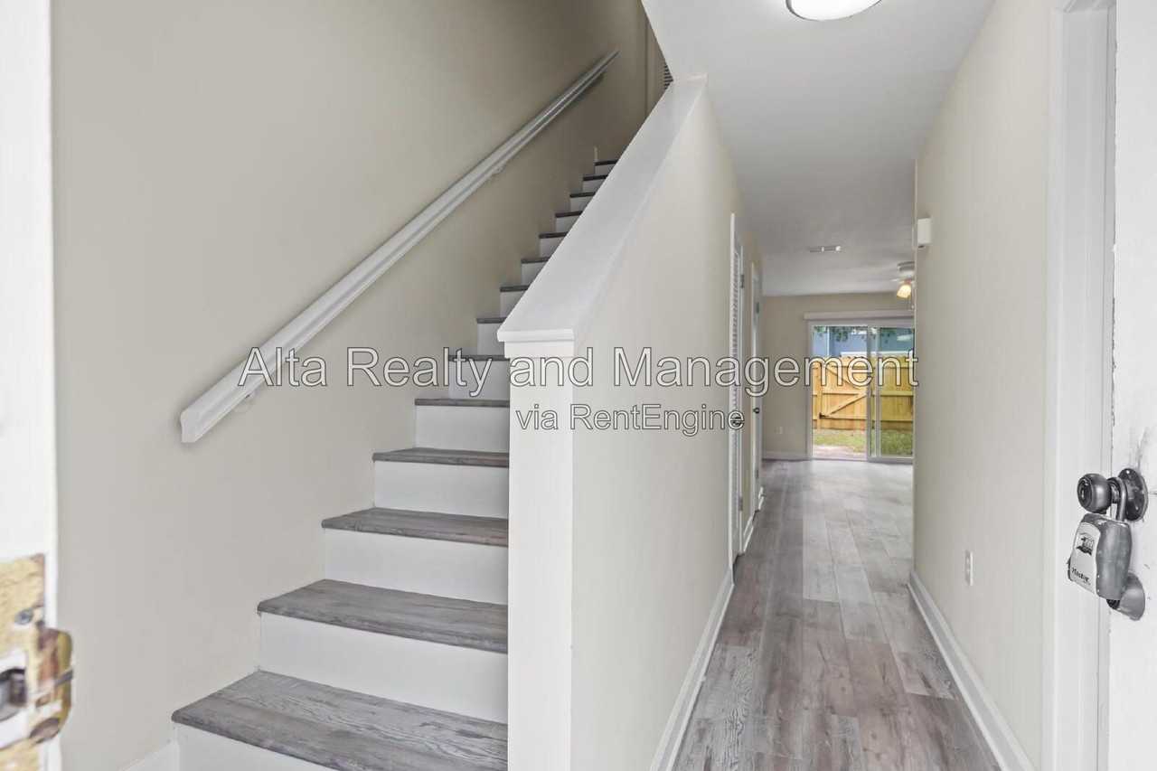 11359 Bedford Oaks Dr - Photo 4 of 50