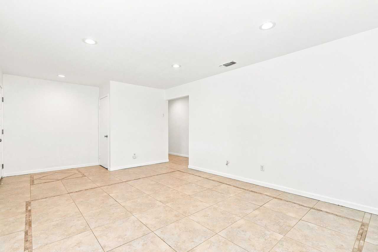 7400 Pennington Way - Photo 2 of 15