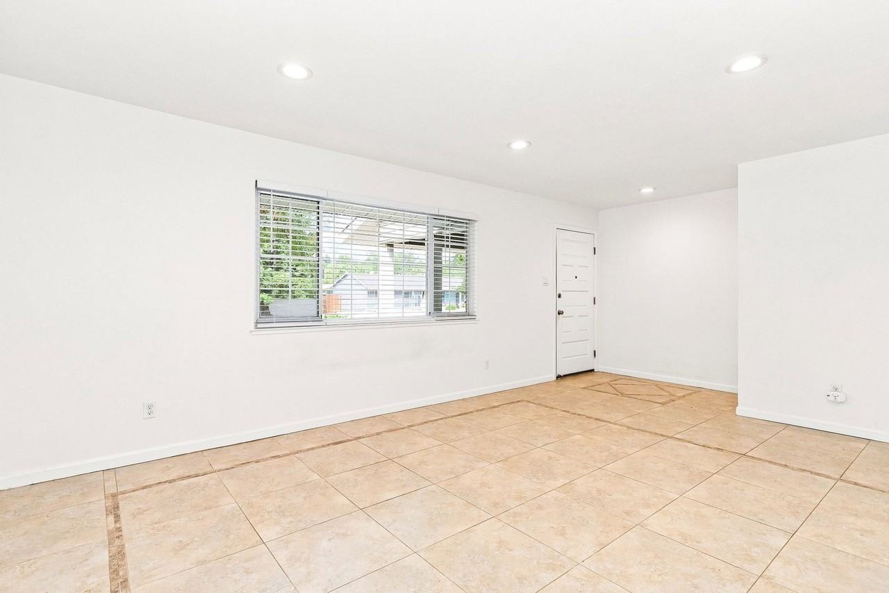 7400 Pennington Way - Photo 3 of 15
