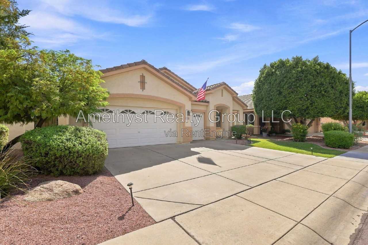 7027 W Potter Dr