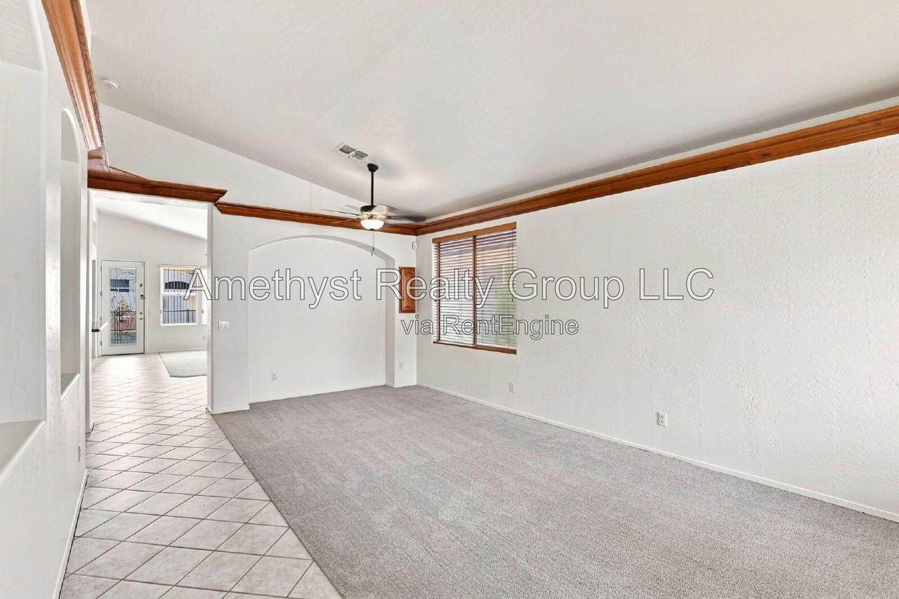 7027 W Potter Dr - Photo 5 of 43