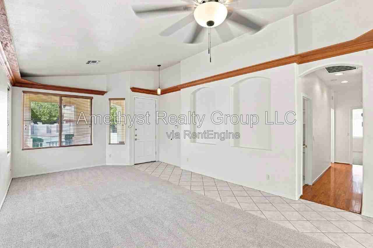 7027 W Potter Dr - Photo 6 of 43