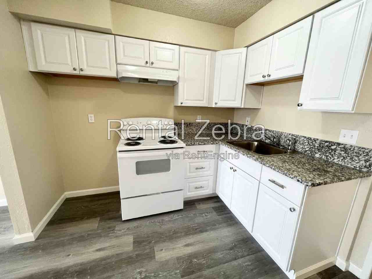 1173 Kelso St - Photo 4 of 15