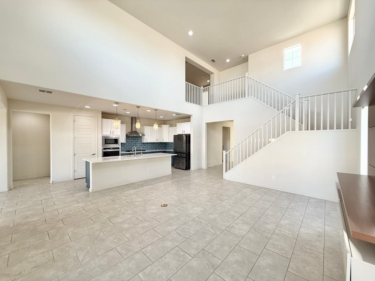 5709 N 88th Ln - Photo 3 of 34