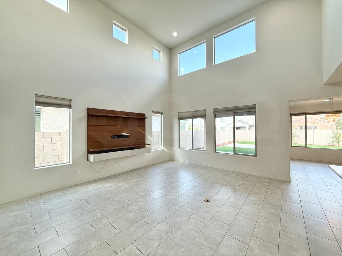 5709 N 88th Ln - Photo 4 of 34