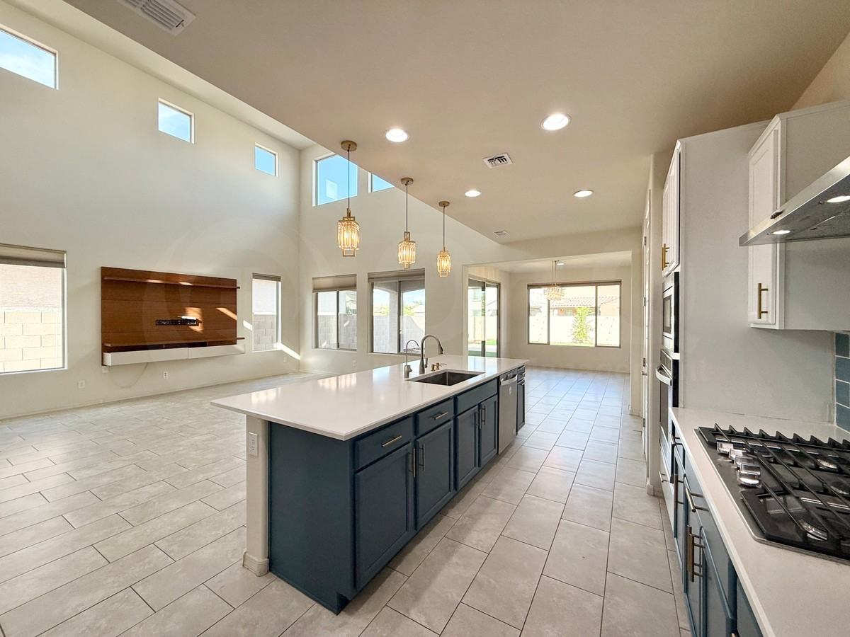 5709 N 88th Ln - Photo 6 of 34