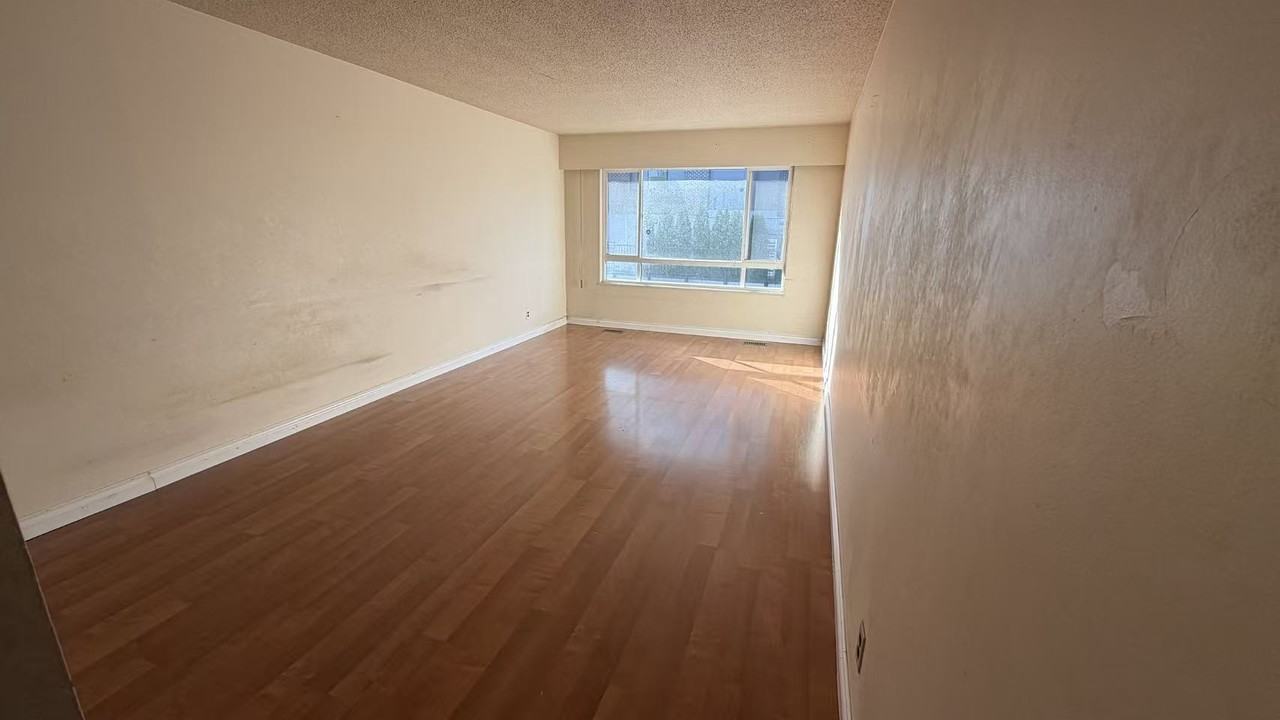 20709 Eastleigh Crescent - Photo 2 of 10