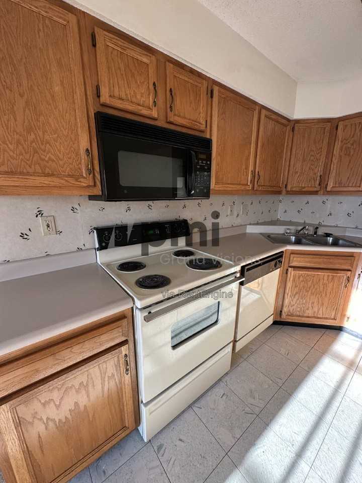 1306 Arthur Ave #5 - Photo 2 of 20