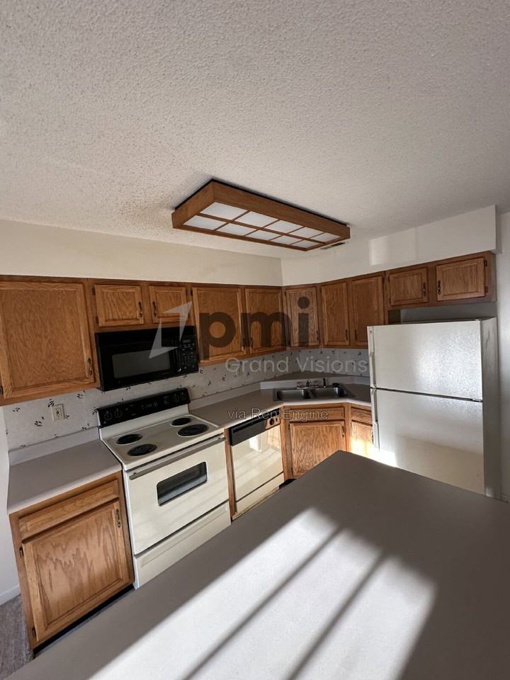 1306 Arthur Ave #5 - Photo 3 of 20