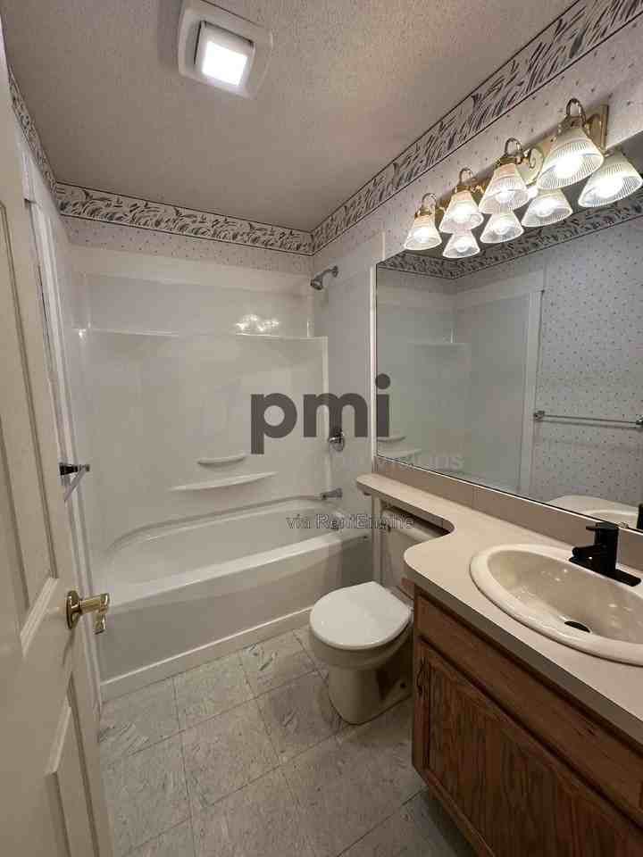 1306 Arthur Ave #5 - Photo 6 of 20