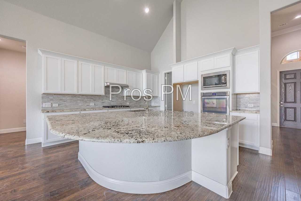 1017 Wimberly Ln - Photo 2 of 25