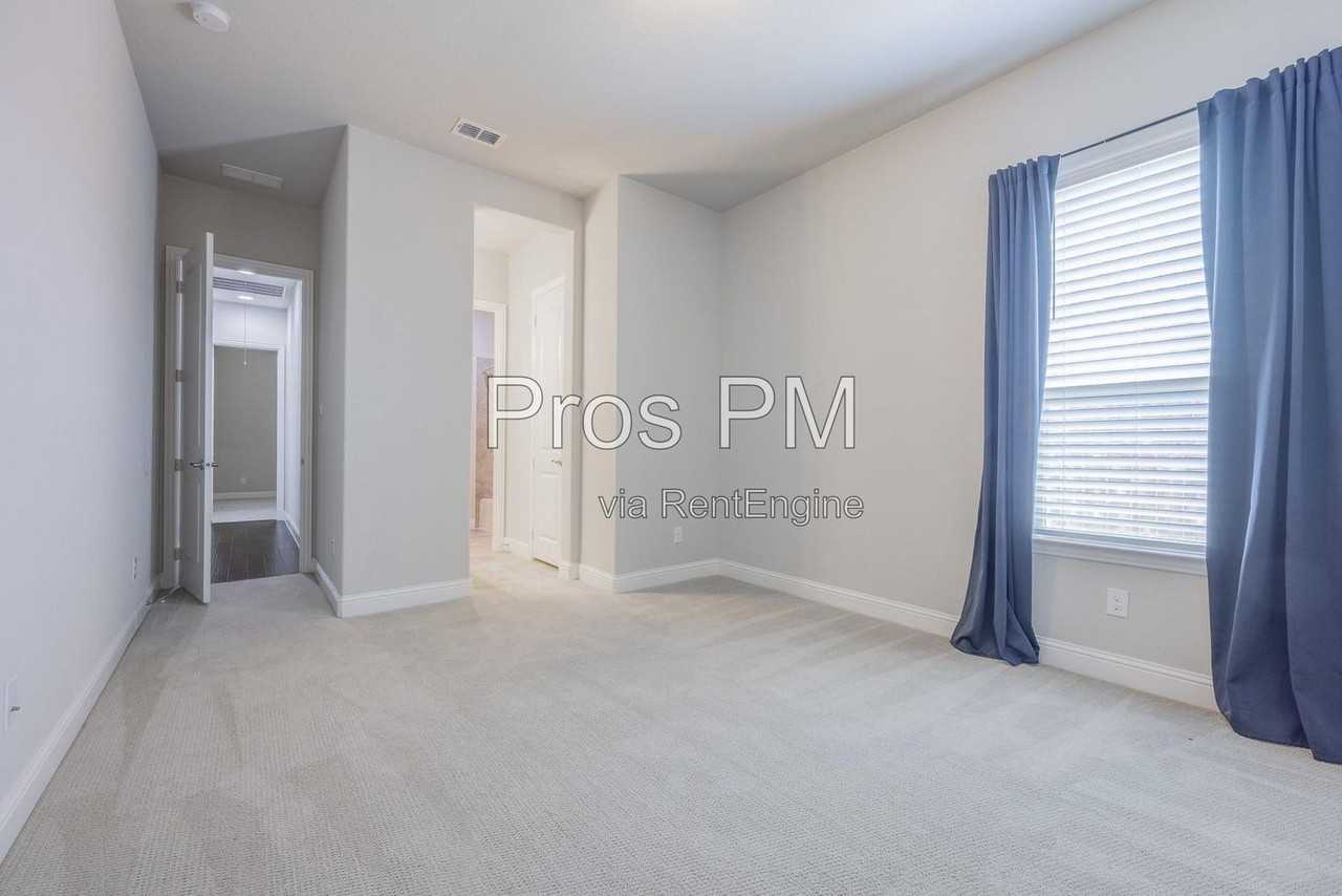 1017 Wimberly Ln - Photo 5 of 25