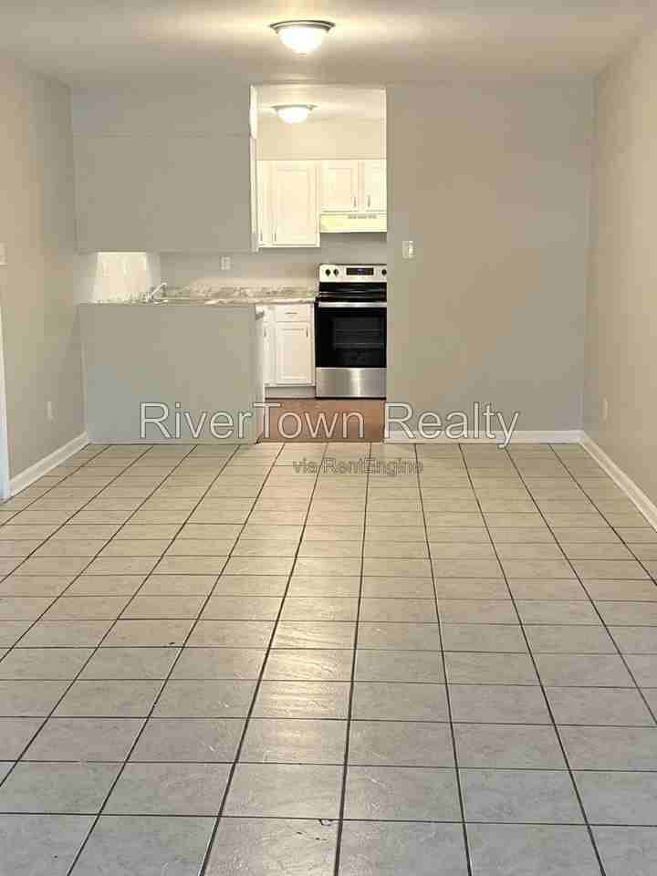 1976 Goldbrier Ln - Photo 3 of 31