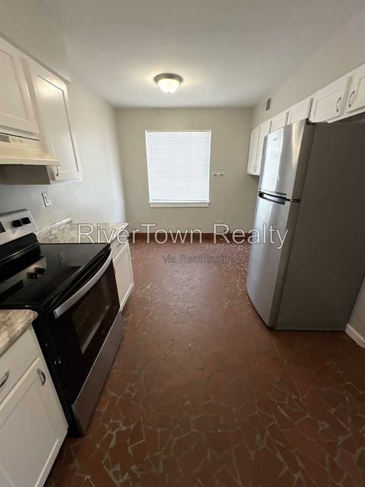 1976 Goldbrier Ln - Photo 5 of 31