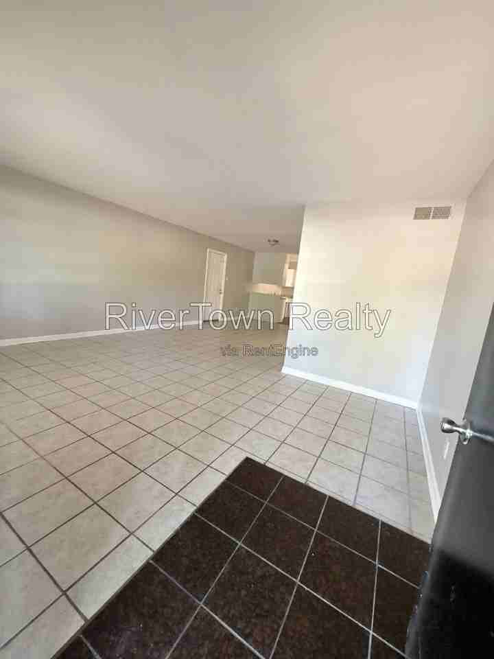 1976 Goldbrier Ln - Photo 7 of 31