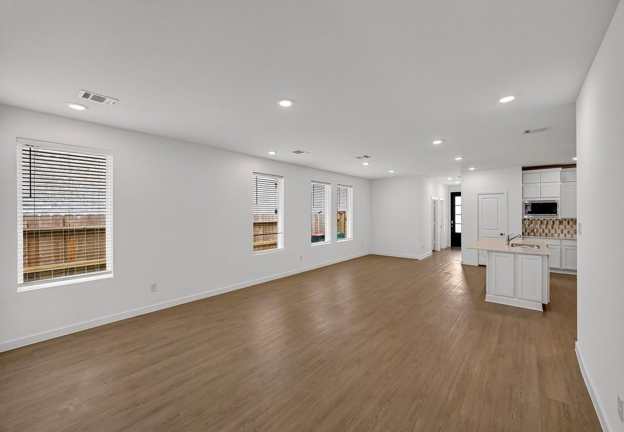 5822 Majestic Sky Dr - Photo 2 of 10