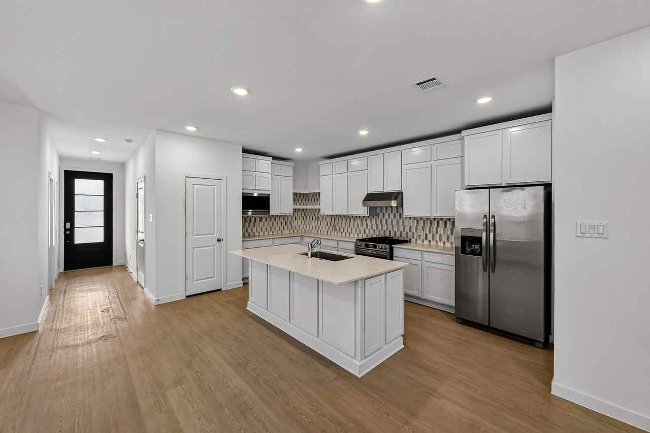 5822 Majestic Sky Dr - Photo 3 of 10