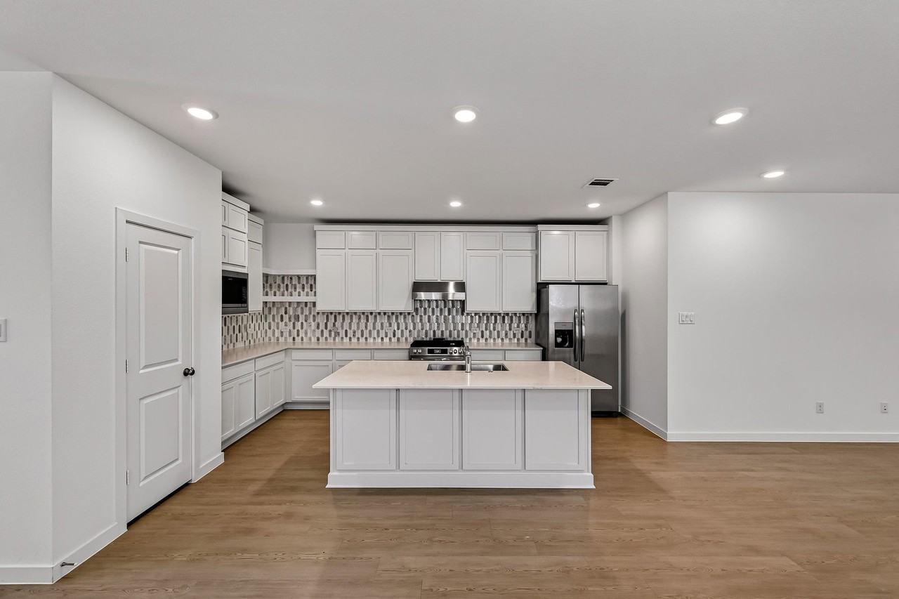 5822 Majestic Sky Dr - Photo 7 of 10