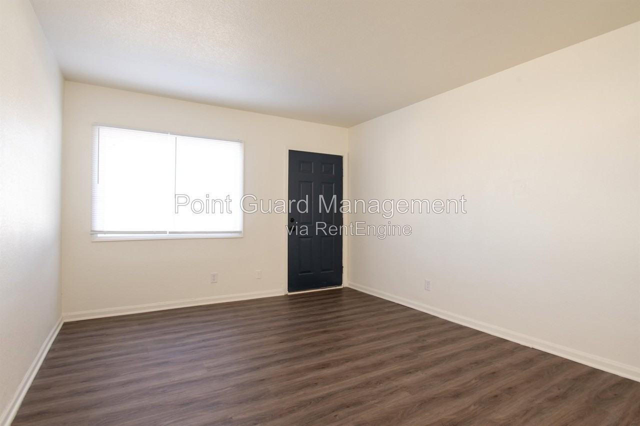 813 S Beverly Dr #813B - Photo 5 of 23