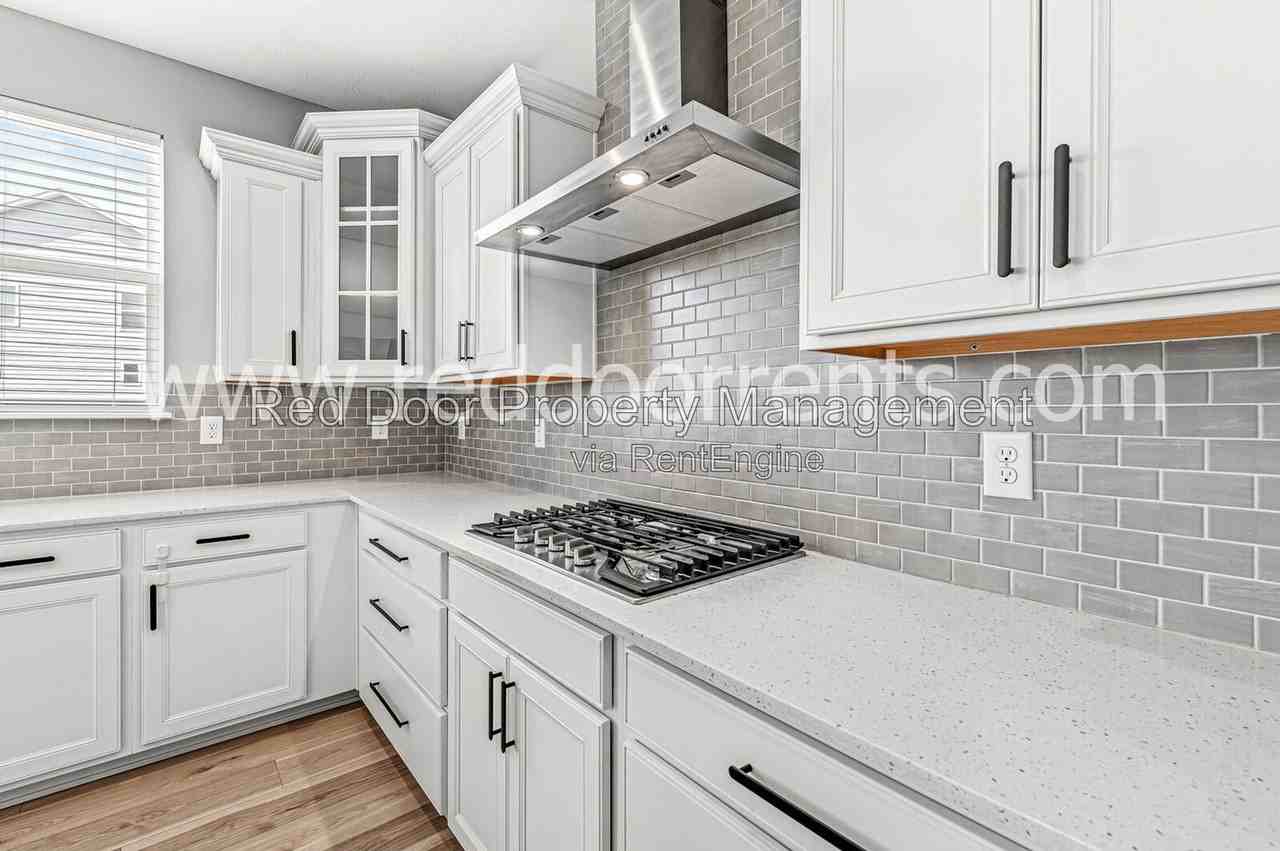15648 W Rail Dr - Photo 3 of 45