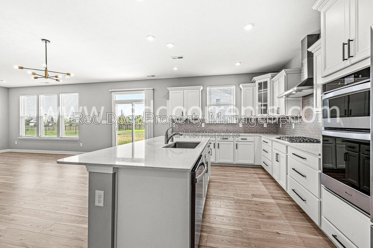 15648 W Rail Dr - Photo 5 of 45