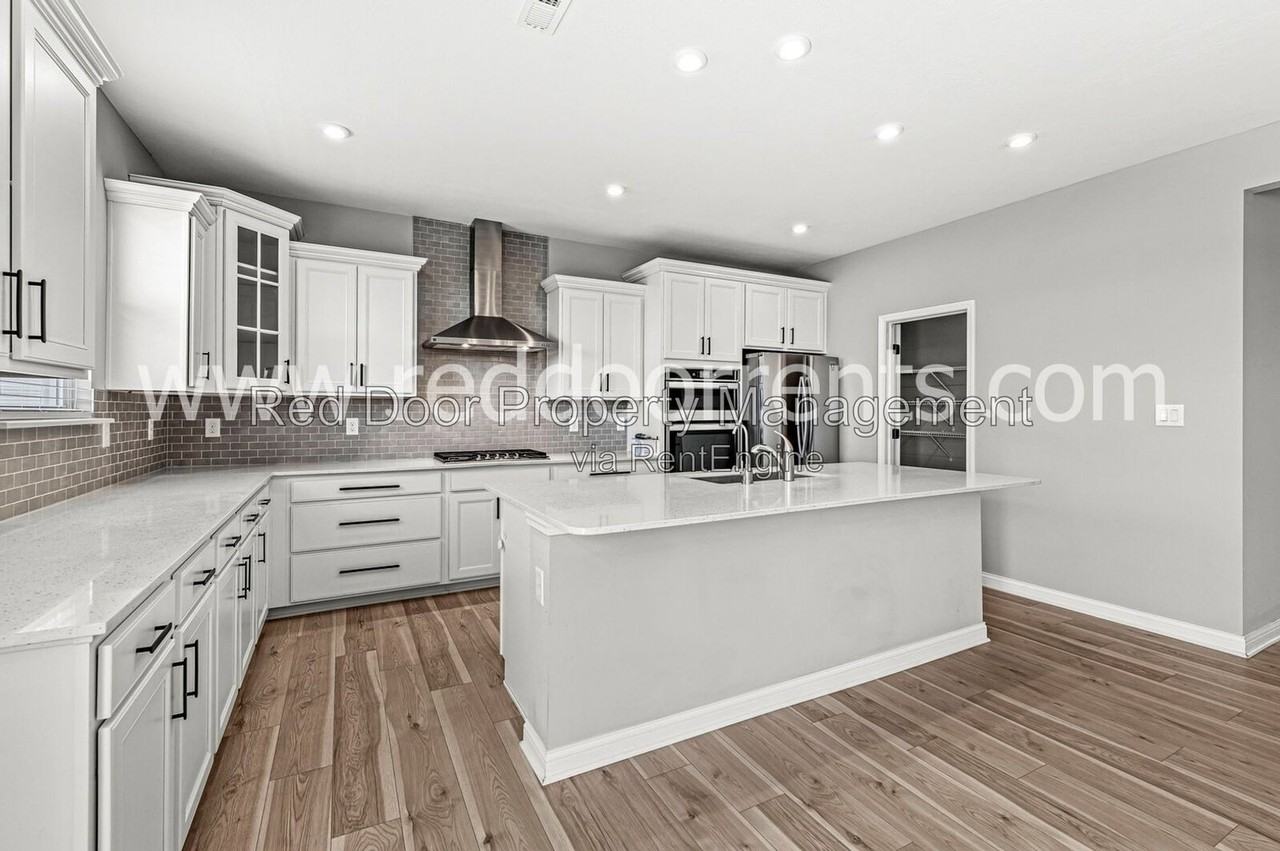 15648 W Rail Dr - Photo 6 of 45