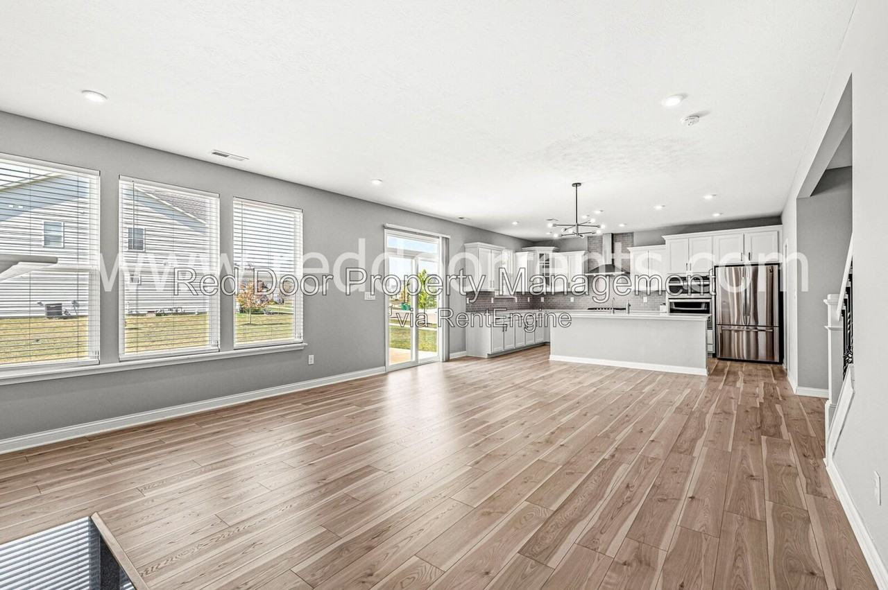 15648 W Rail Dr - Photo 7 of 44