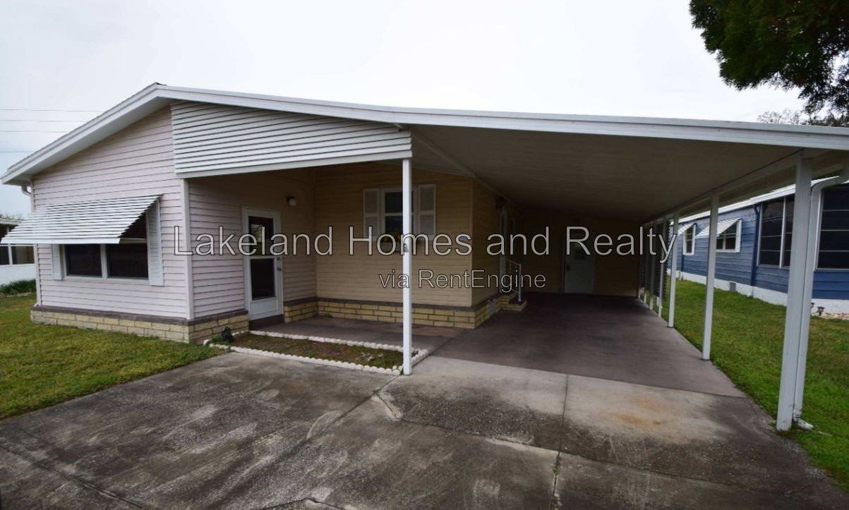 1762 Fox Hill Dr - Photo 2 of 13