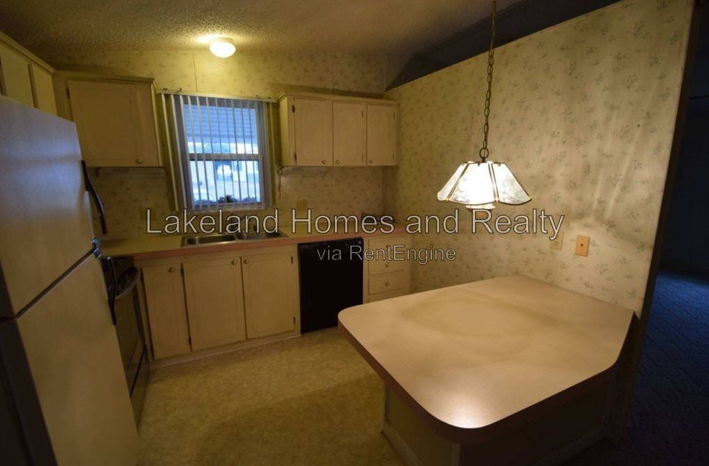 1762 Fox Hill Dr - Photo 3 of 13