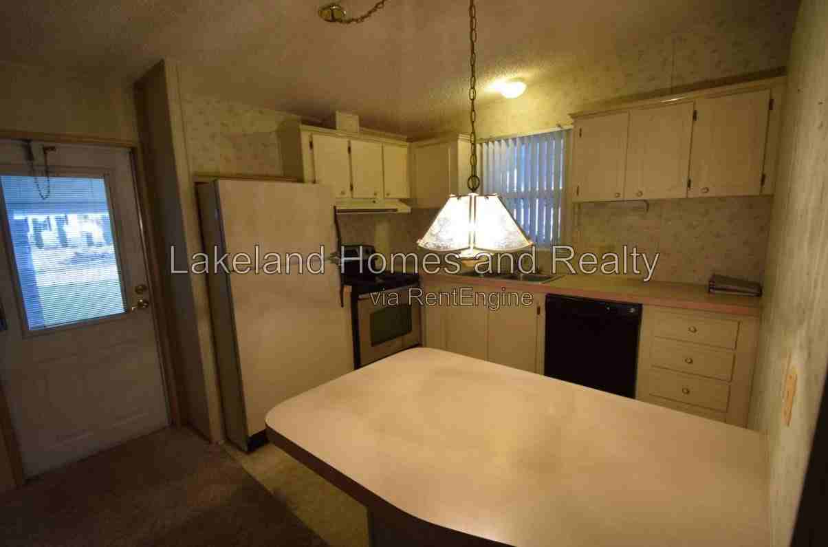 1762 Fox Hill Dr - Photo 4 of 13
