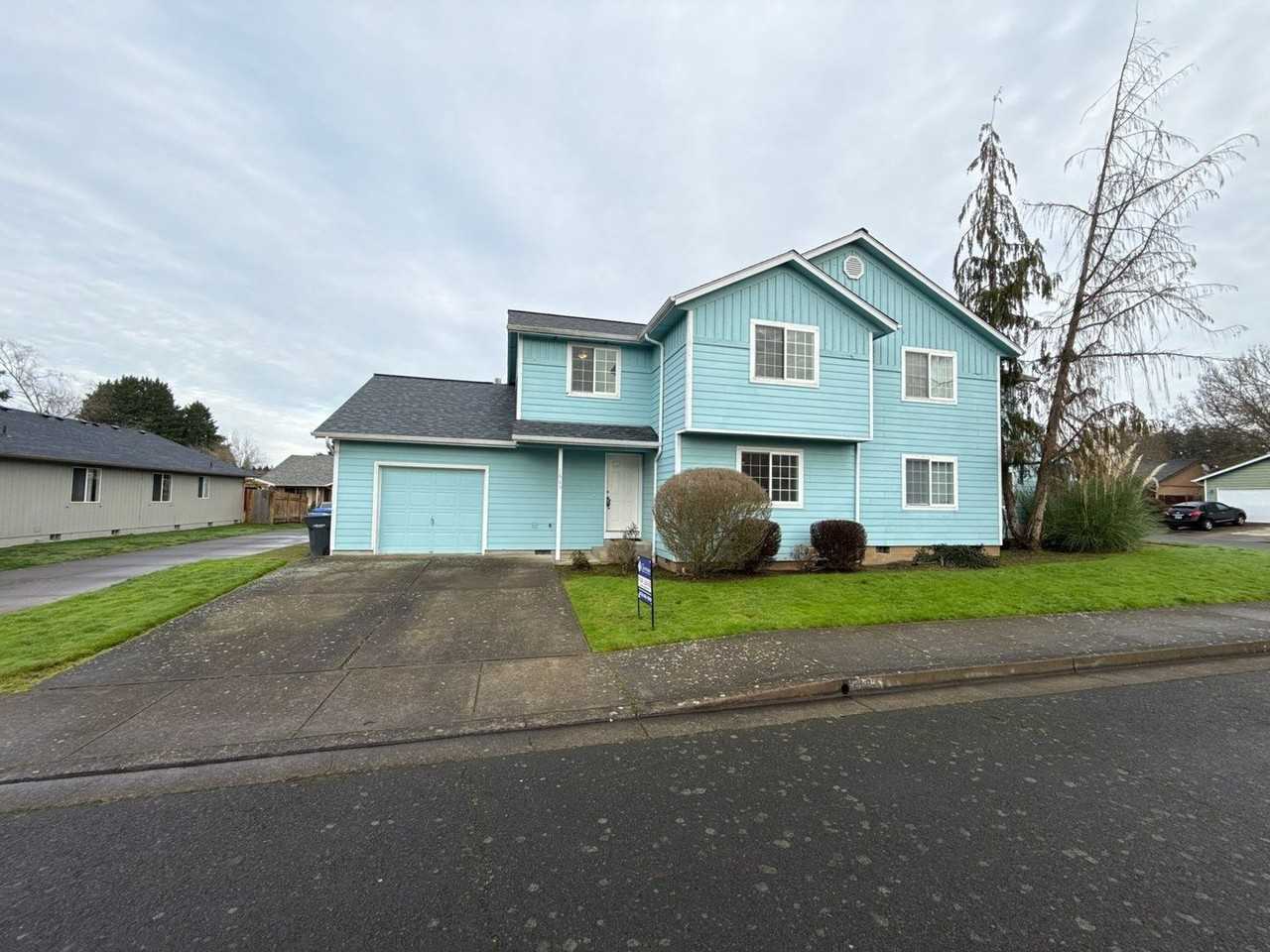 1685 Lucinda Ave Ne - Photo 2 of 35