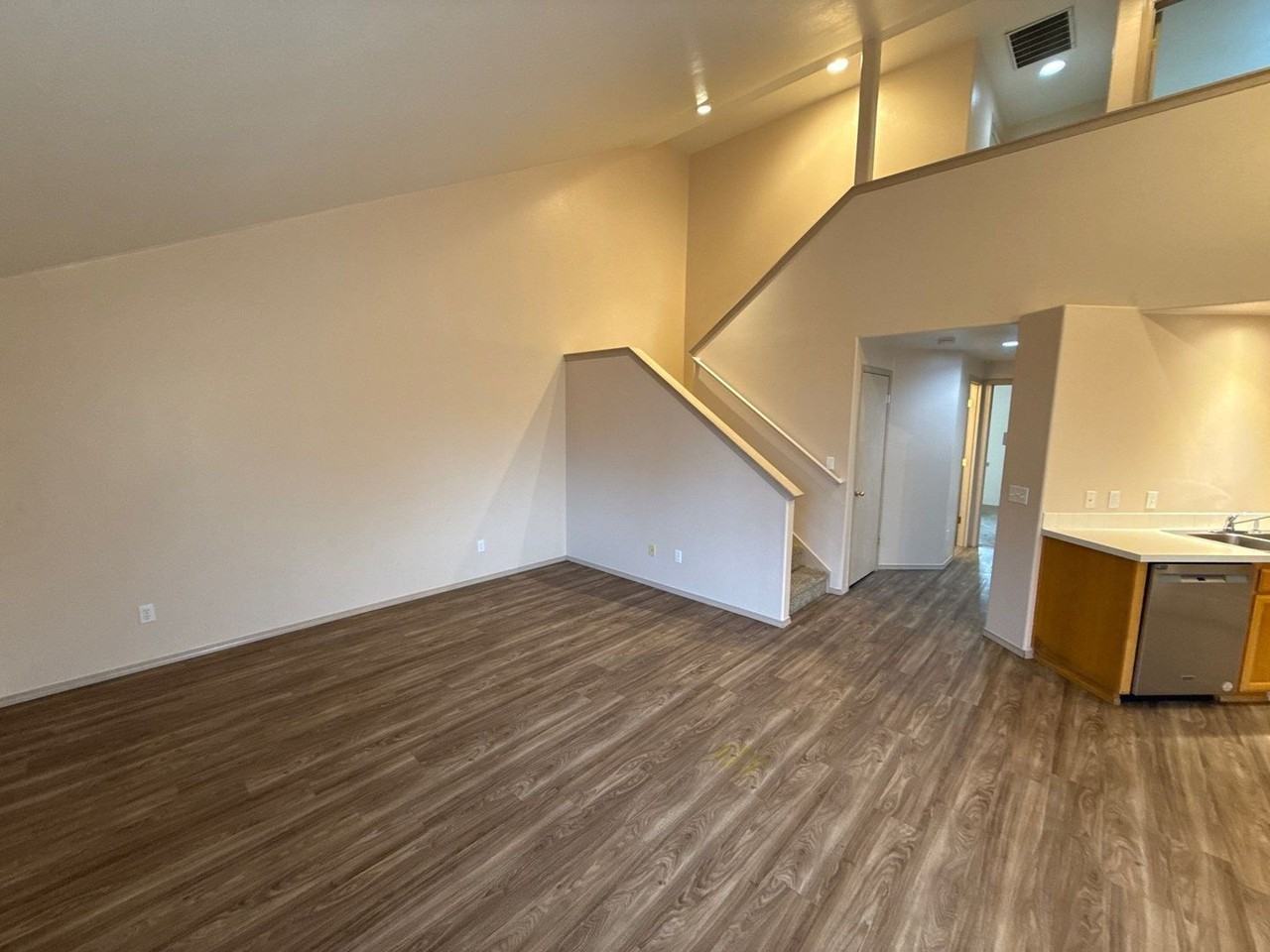 1685 Lucinda Ave Ne - Photo 3 of 35