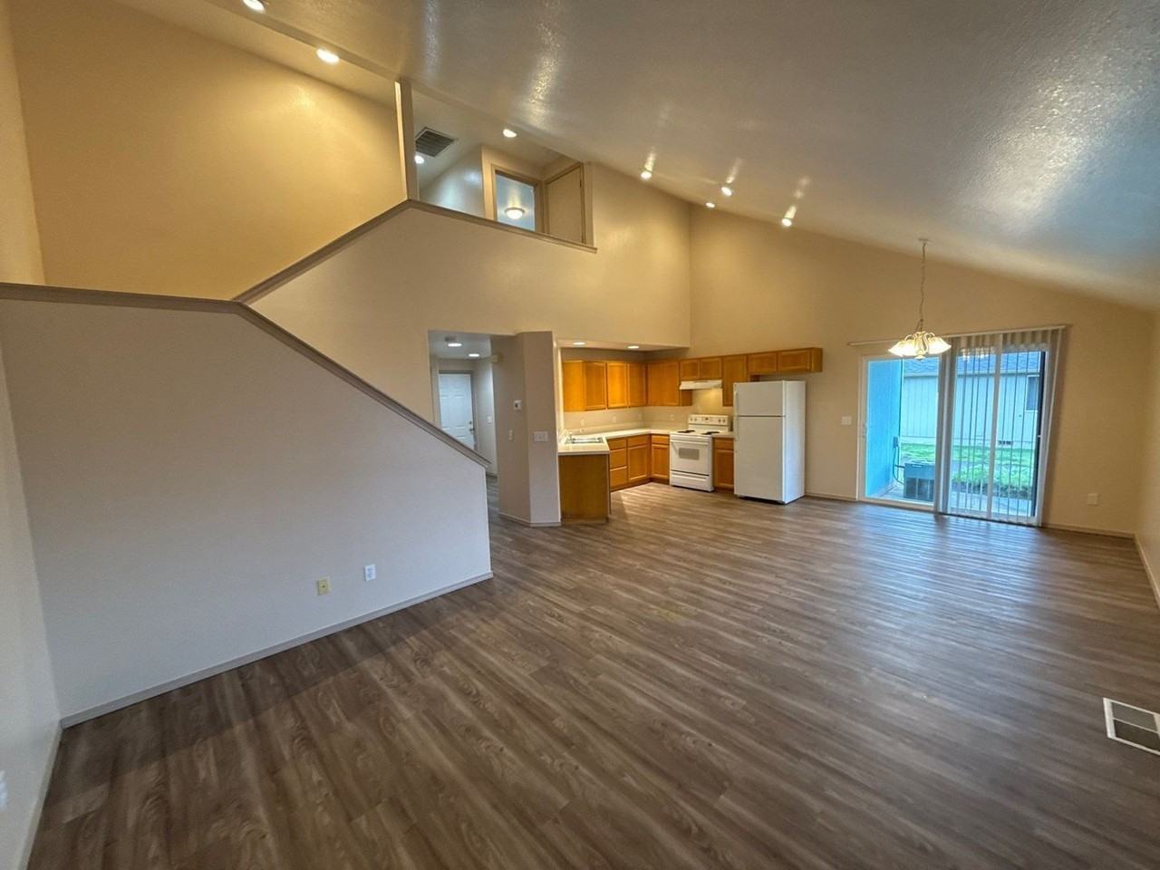 1685 Lucinda Ave Ne - Photo 4 of 35