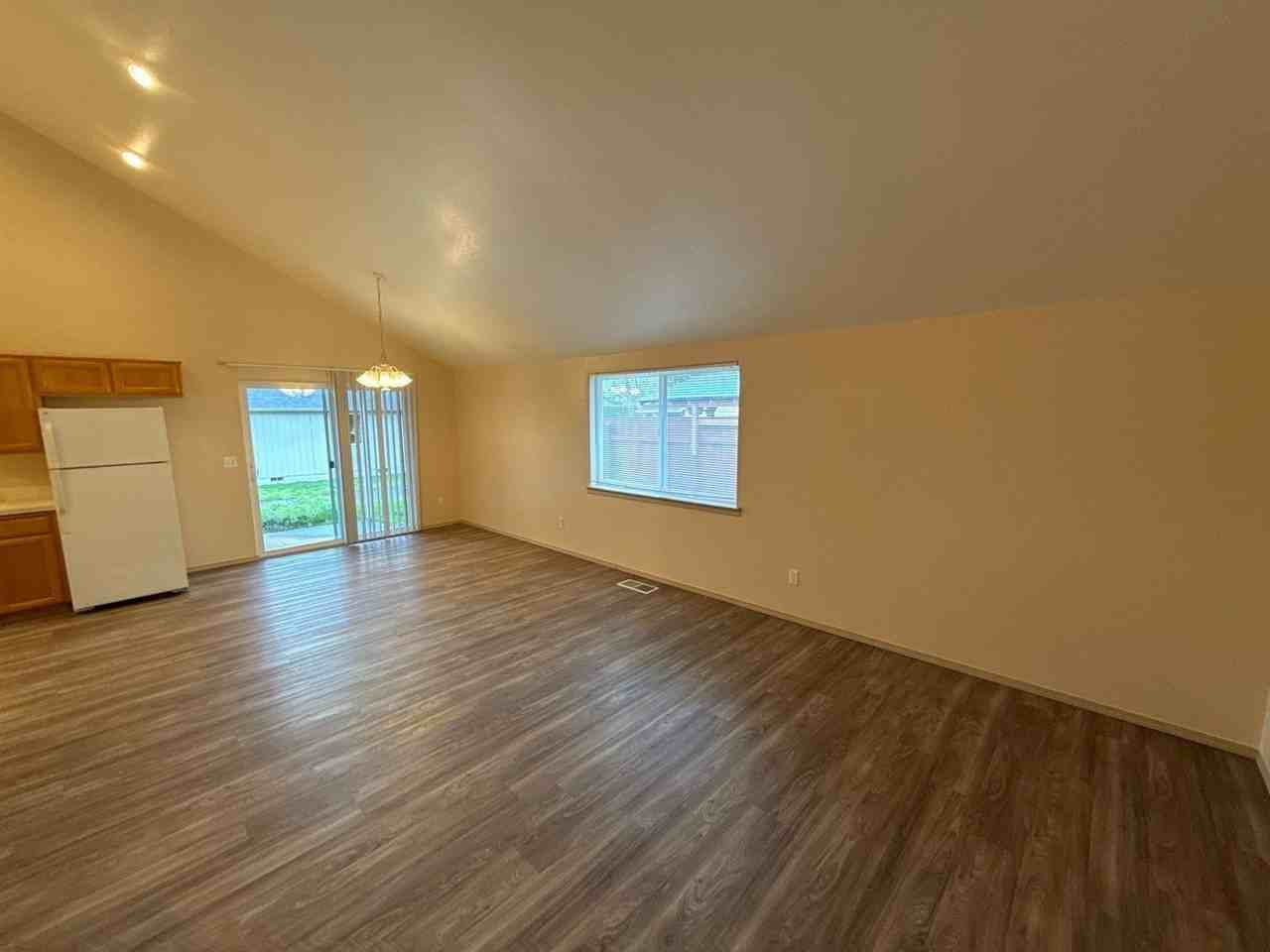 1685 Lucinda Ave Ne - Photo 5 of 35