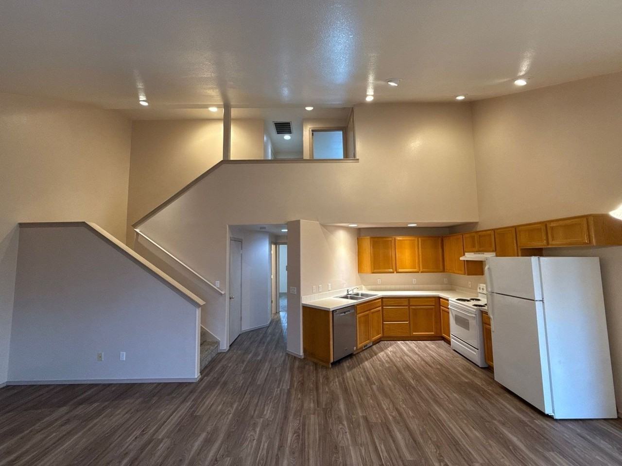 1685 Lucinda Ave Ne - Photo 7 of 35