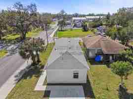 featured image of 629 W 7th St