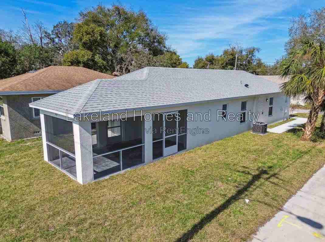629 W 7th St - Photo 3 of 27