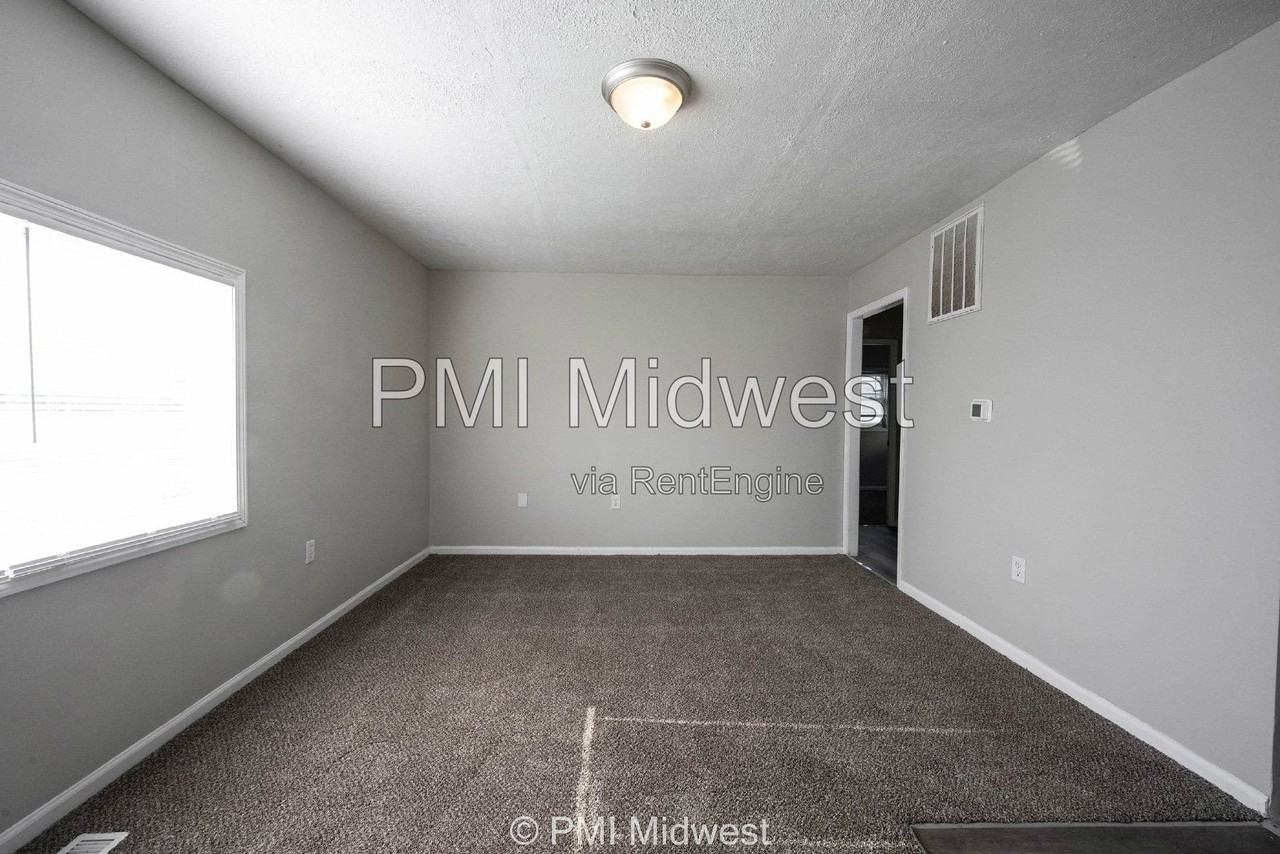2318 Groff Ave - Photo 5 of 19