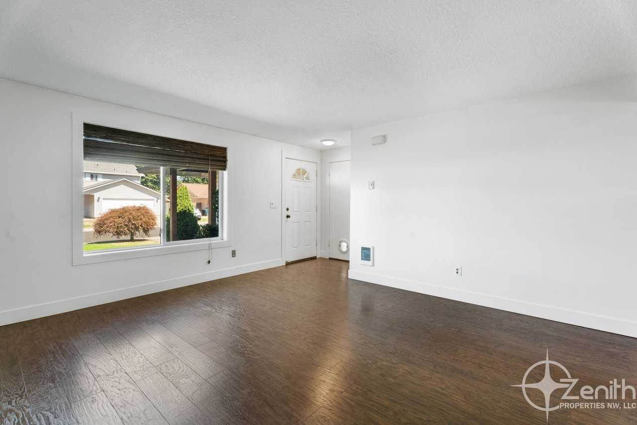 16909 Ne 19th St - Photo 4 of 34