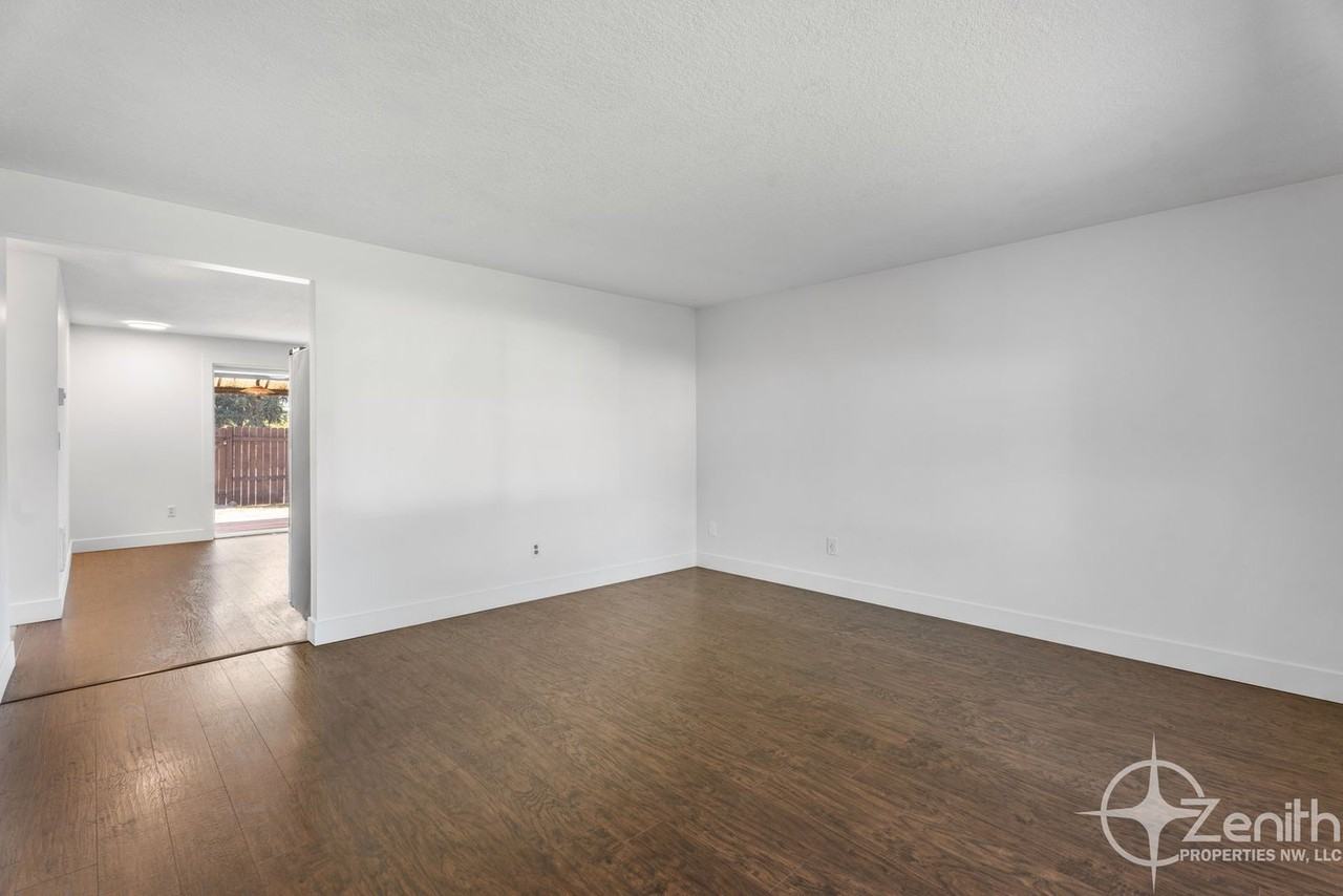 16909 Ne 19th St - Photo 7 of 34