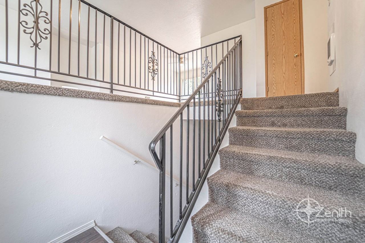 106 W Beacon Hill Dr #108 - Photo 4 of 31