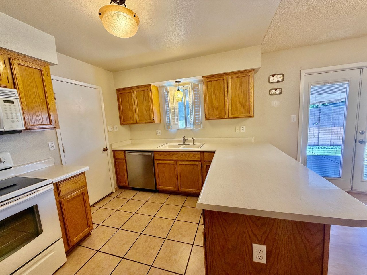 2783 W 29th Ln - Photo 6 of 33