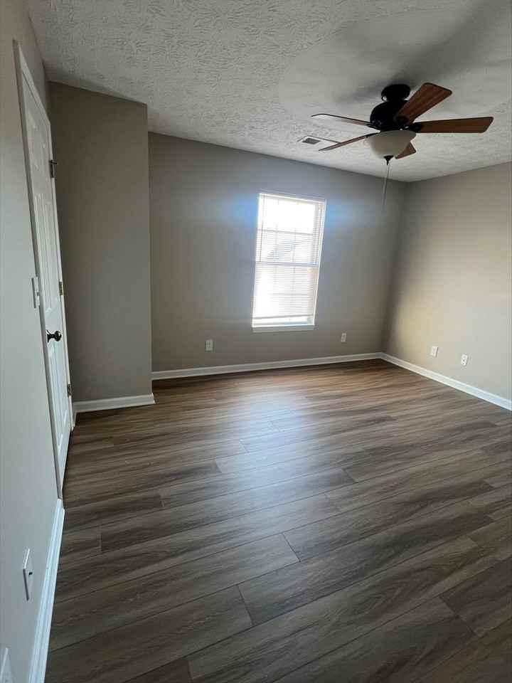 10 Ivy Ct - Photo 3 of 13