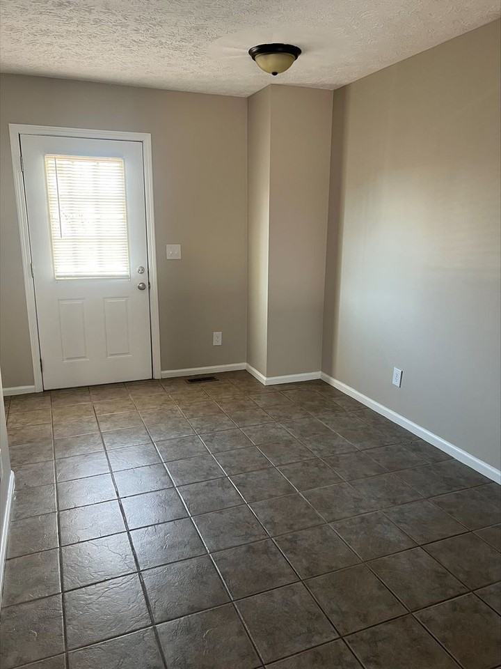 10 Ivy Ct - Photo 6 of 13